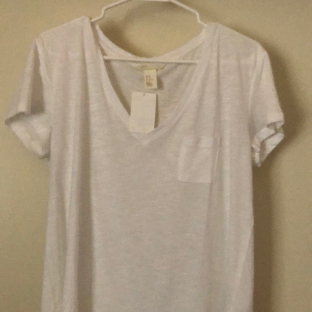 White tee - Picture 2 of 3